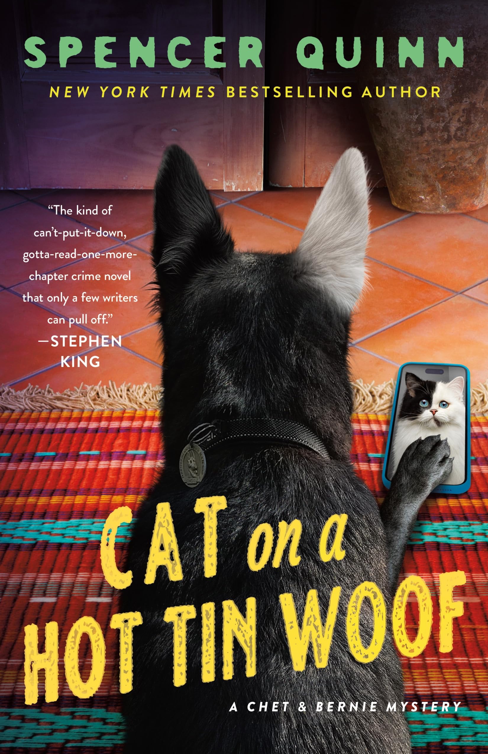 Cat on a Hot Tin Woof: A Chet & Bernie Mystery (A Chet & Bernie Mystery, 16, Band 16) Humour & Satire