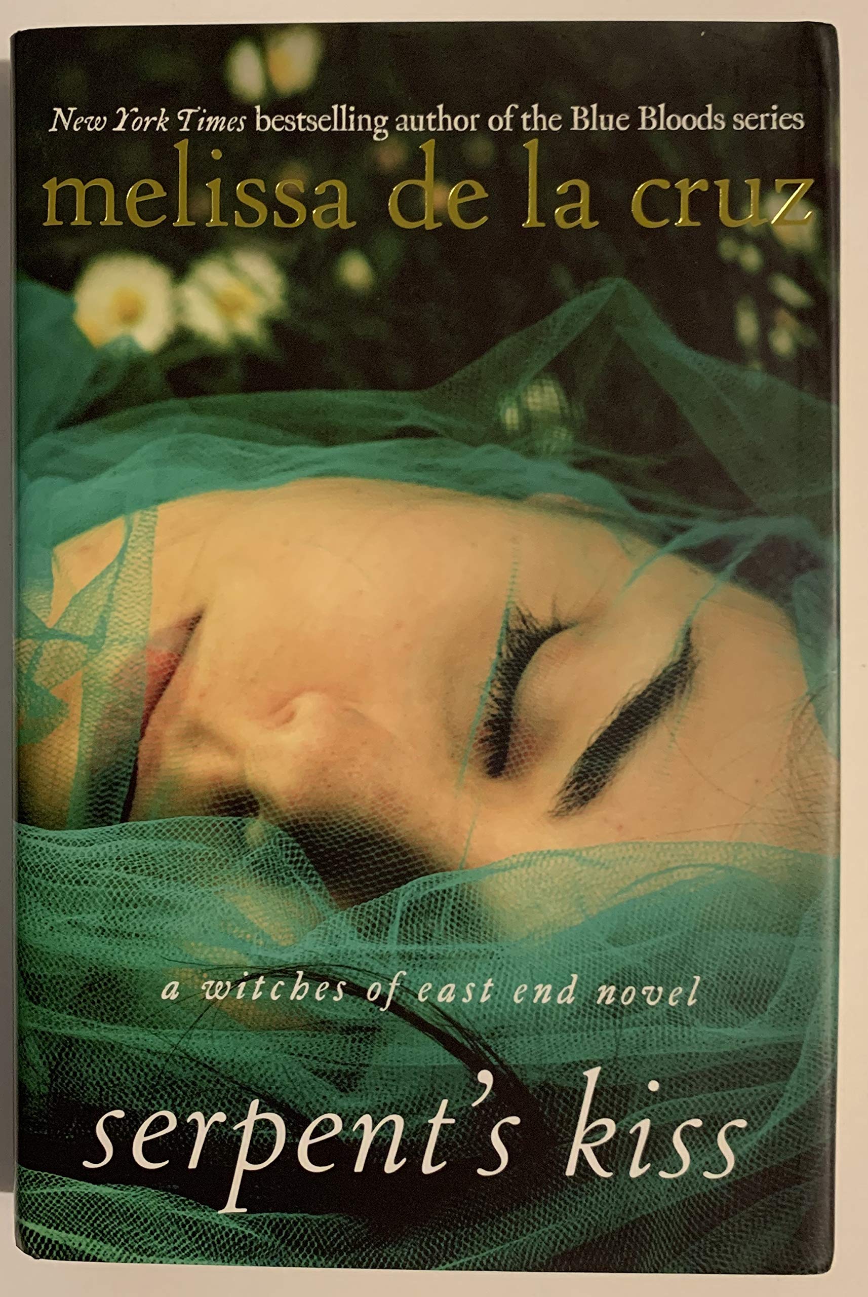 Serpent's Kiss: A Witches of East End Novel book