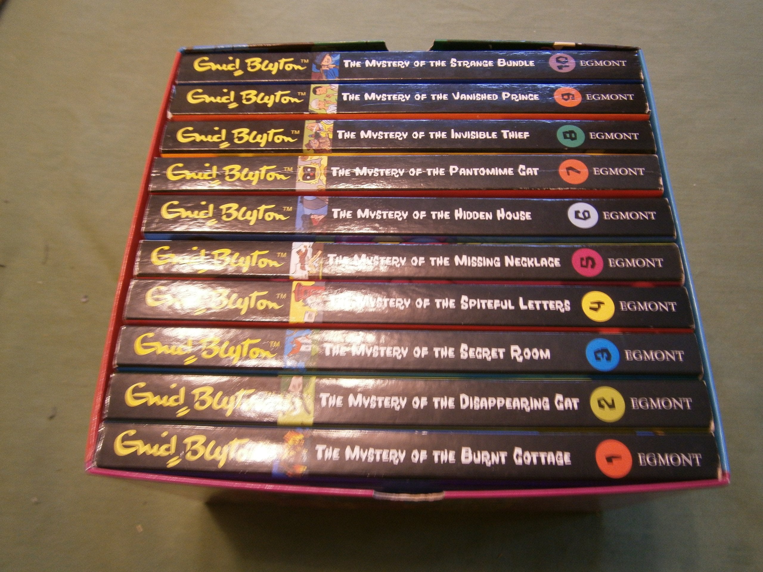 TEN CLASSICS BY ENID BLYTON CONTAINING THE MYSTERIES OF BURNT COTTAGE, DISOPPEARING CAT, SECRET ROOM, SPITEFUL LETTERS, MISSING NECKLACE, HIDDEN HOUSE, PANTOMIME CAT, INVISIBLE THIEF, VANISHED PRINCE, AND THE STRANGE BUNDLE Books
