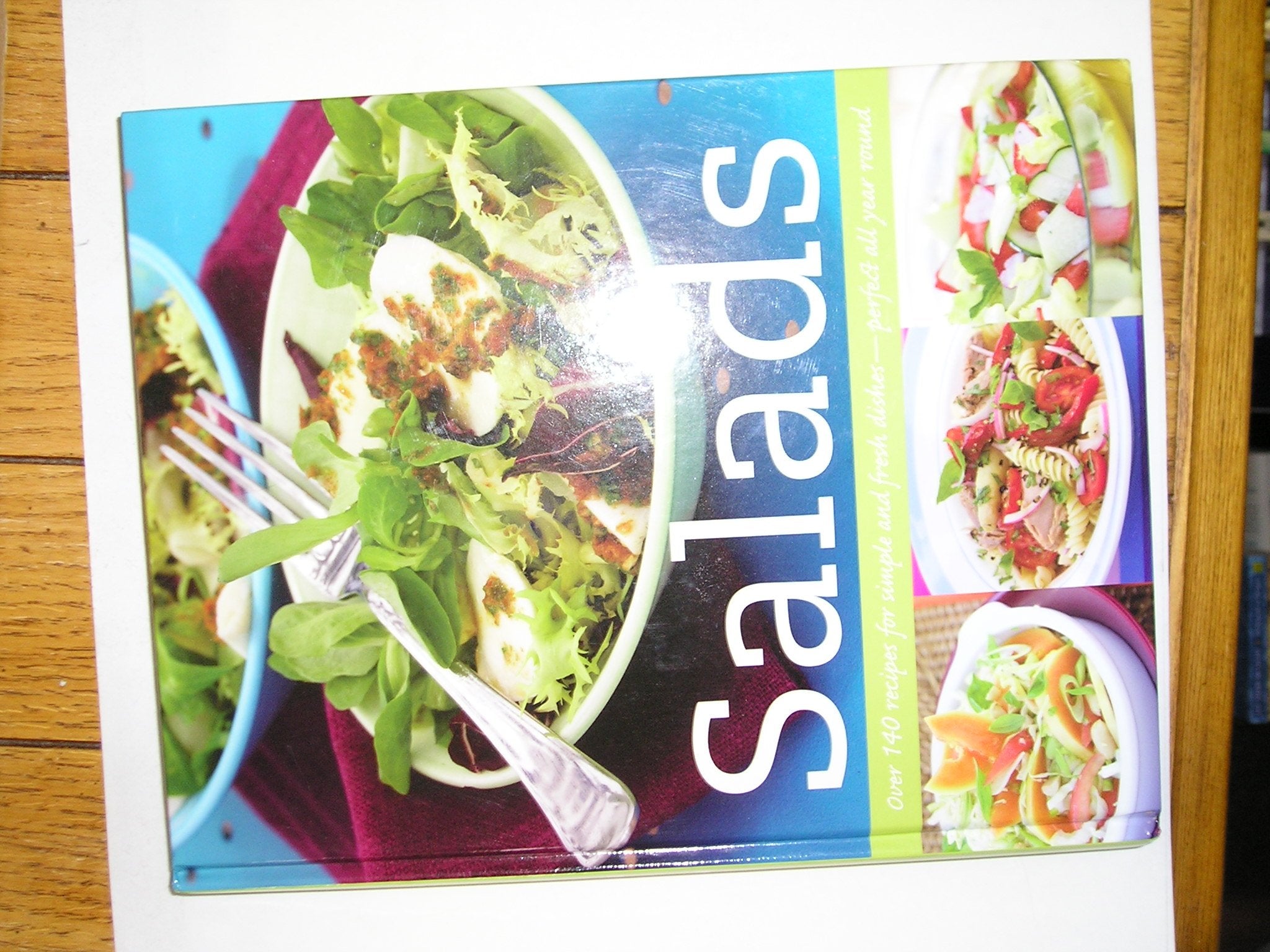 Salads Over 140 Recipes for Simple and Freash Dishes - Perfect All Year Round (Love Food) Books