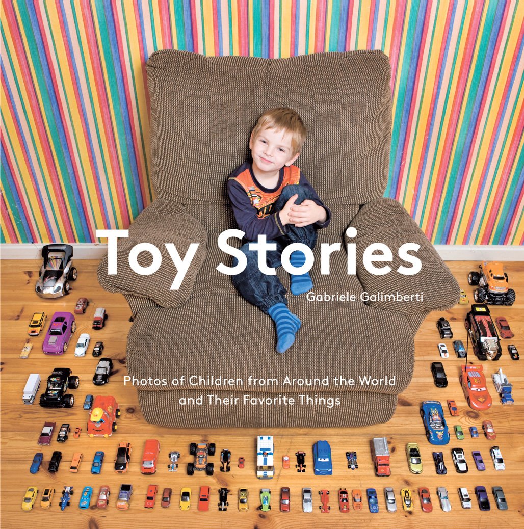 Toy Stories: Photos of Children from Around the World and Their Favorite Things Social Sciences