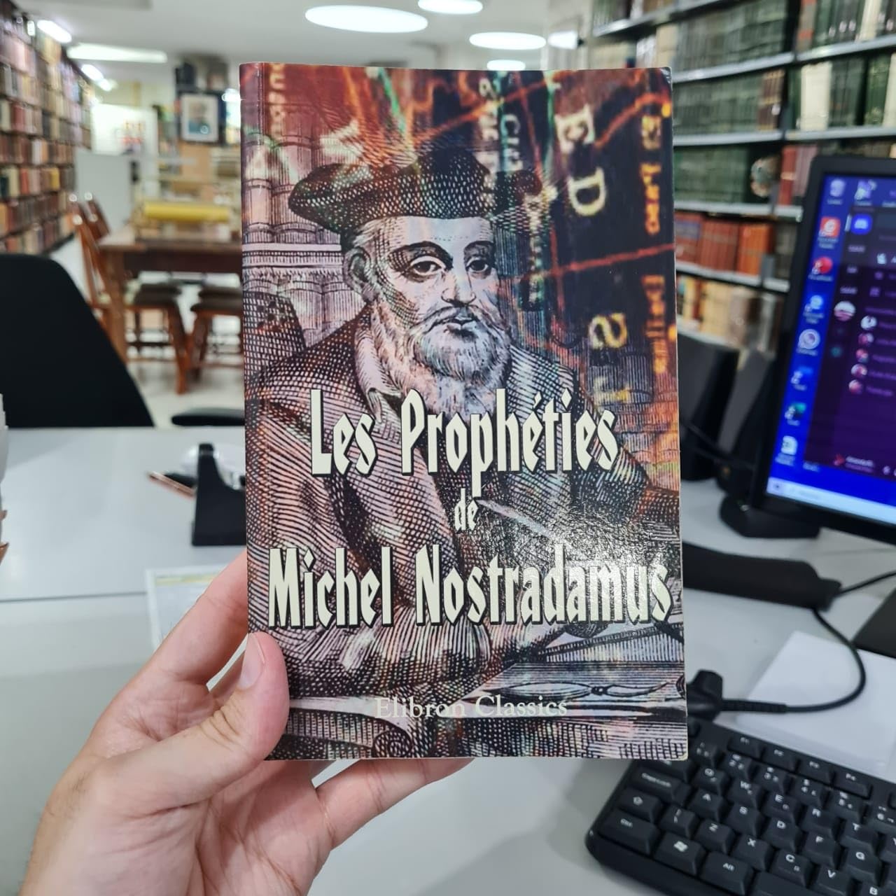 Les Prophéties de M. Nostradamus book