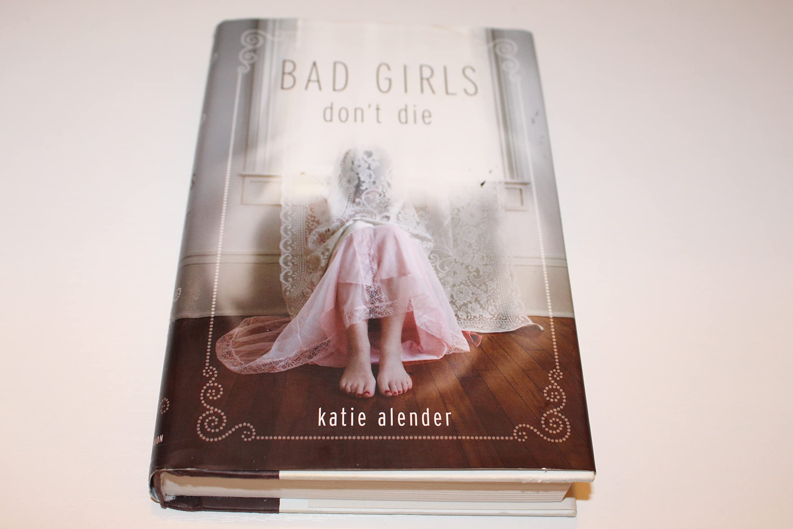Bad Girls Don't Die (Bad Girls Don't Die, 1) Horror & Mystery