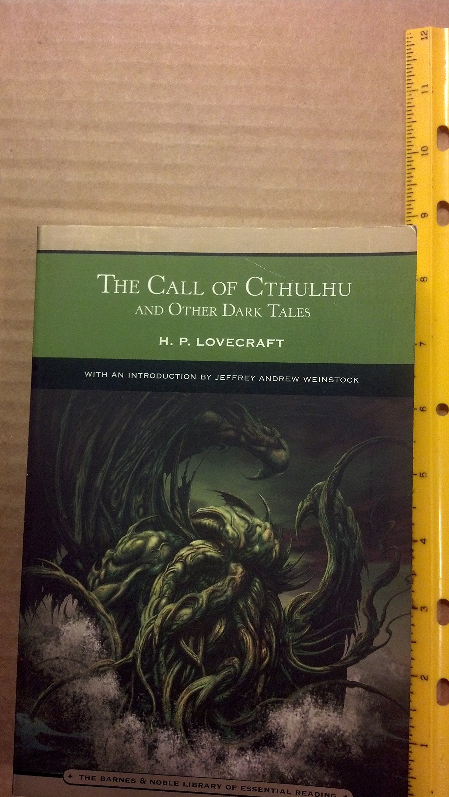 The Call of Cthulhu and Other Dark Tales (The Barnes & Noble Library of Essential Reading) Essays & Short Stories