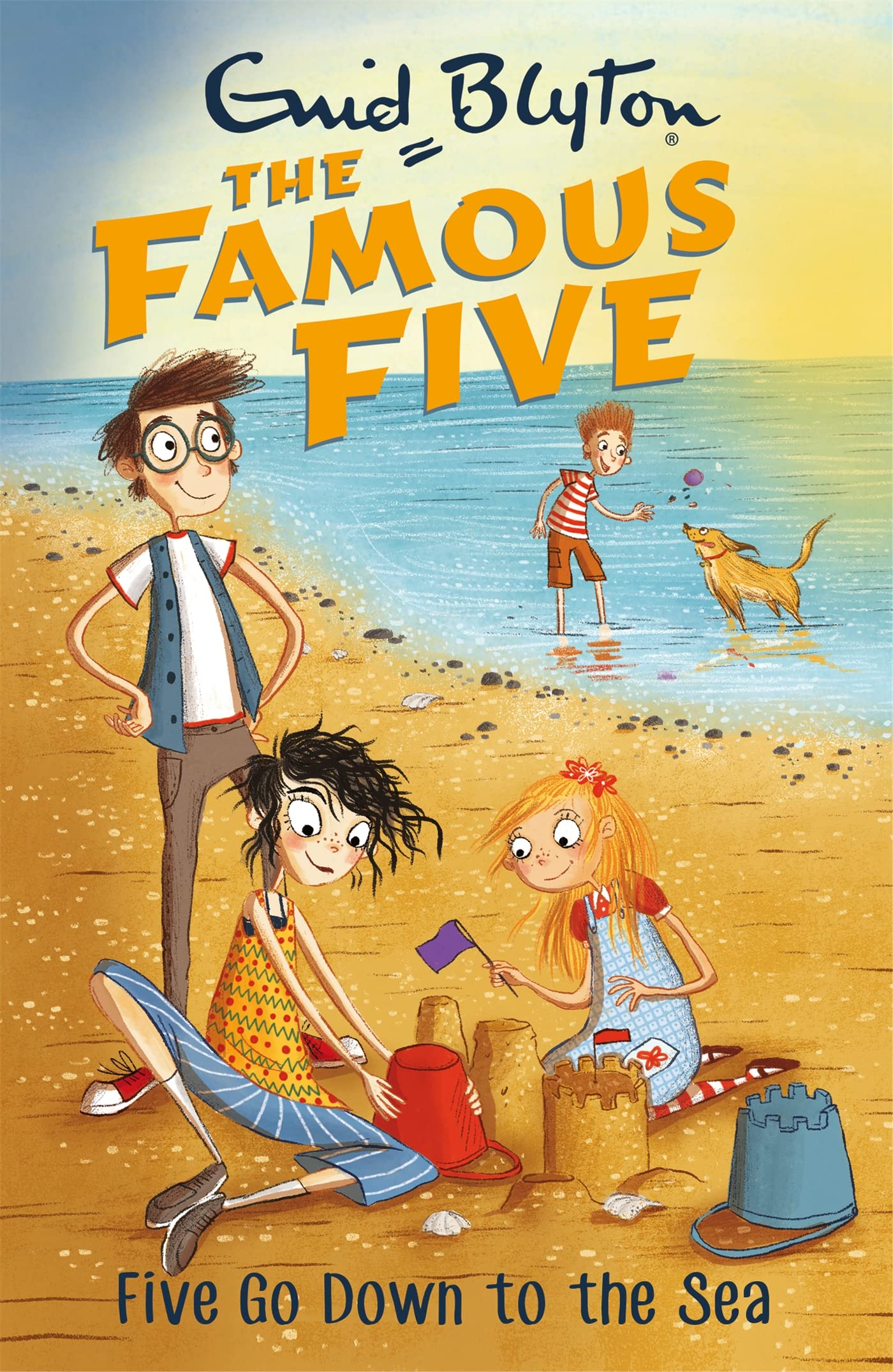 Five Go Down To The Sea: Book 12 (Famous Five) Novels & Short Stories