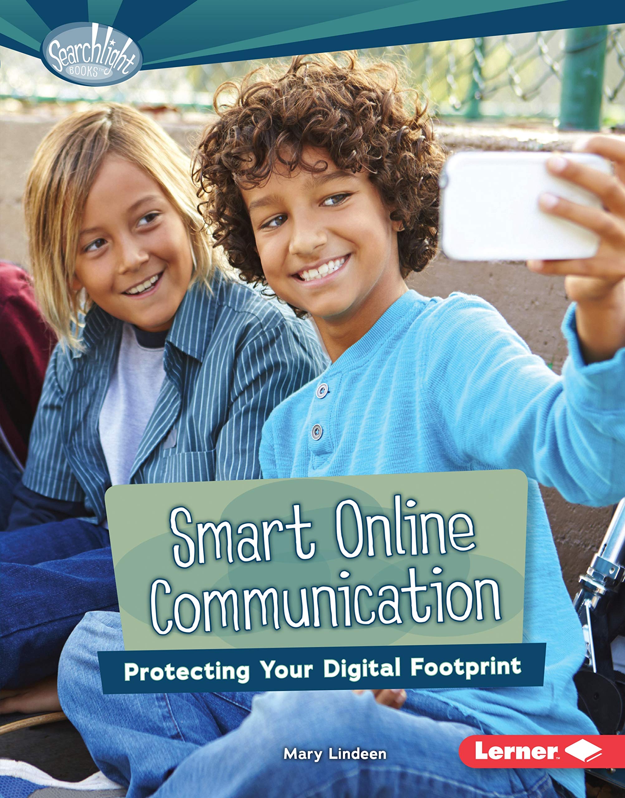 Smart Online Communication: Protecting Your Digital Footprint (Searchlight Books: What Is Digital Citizenship?) Non-fiction