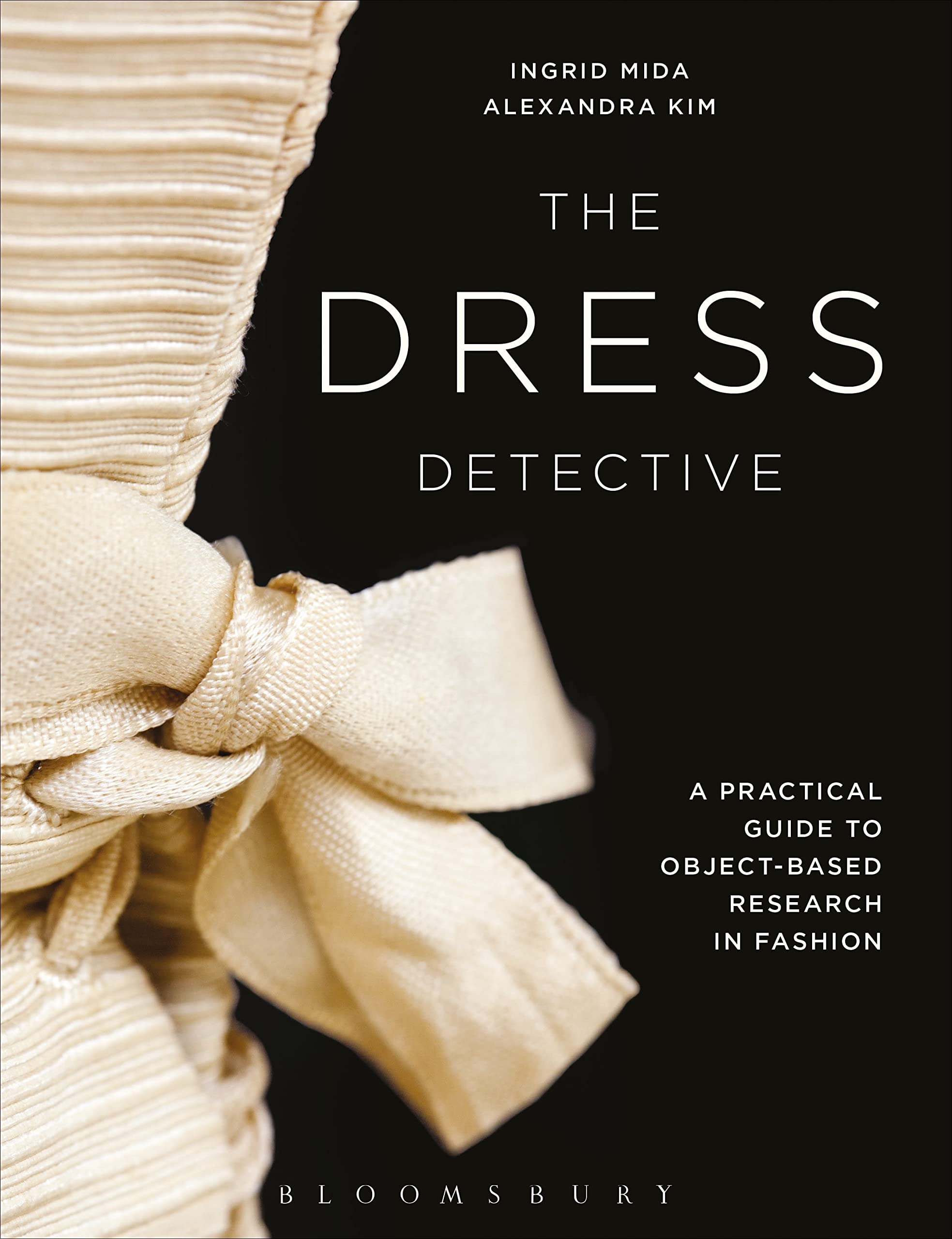 The Dress Detective: A Practical Guide to Object-Based Research in Fashion Social Sciences