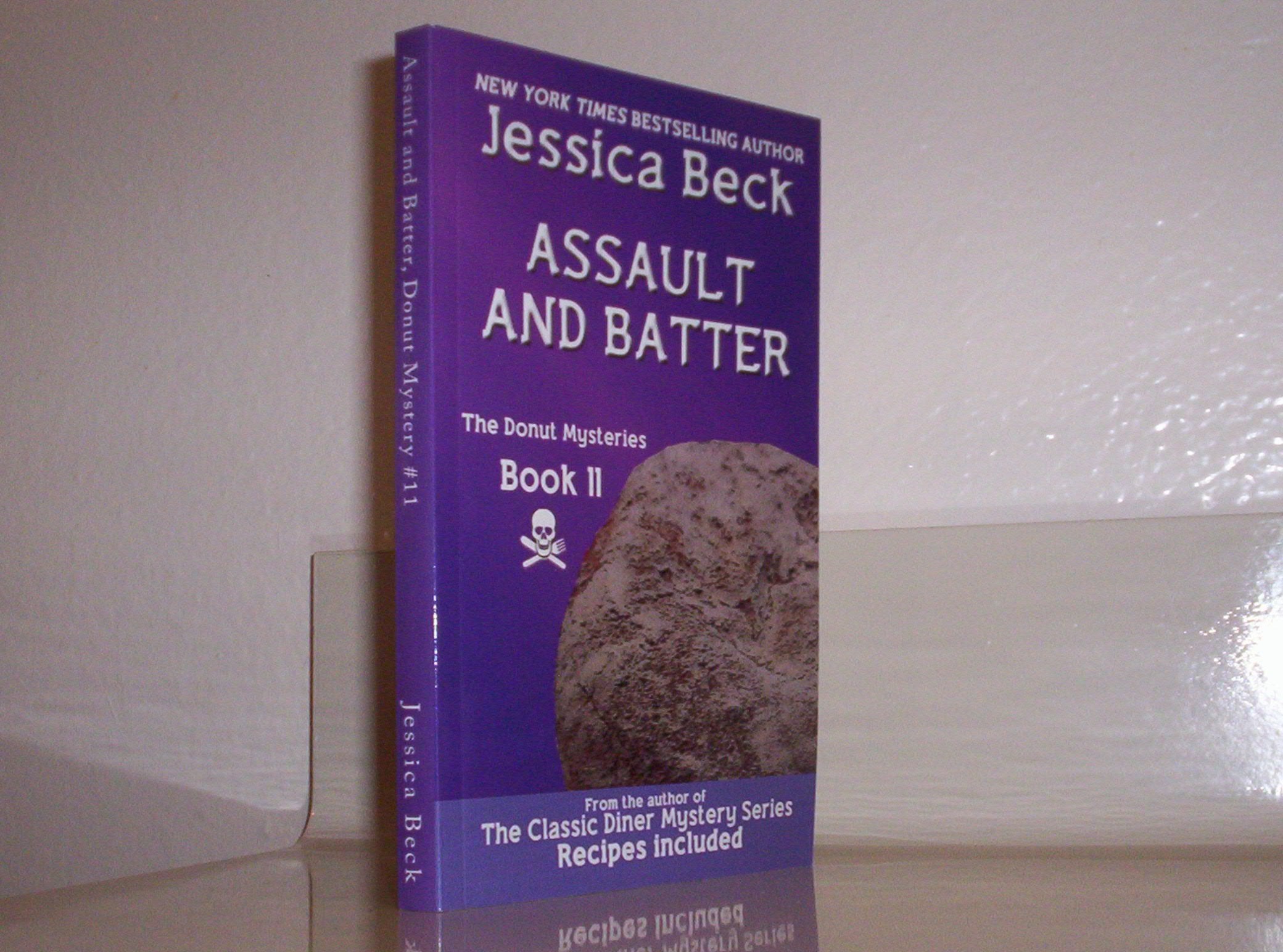 Assault and Batter: Donut Mystery #11 (The Donut Mysteries, Band 11) Cosy Mystery & Humour