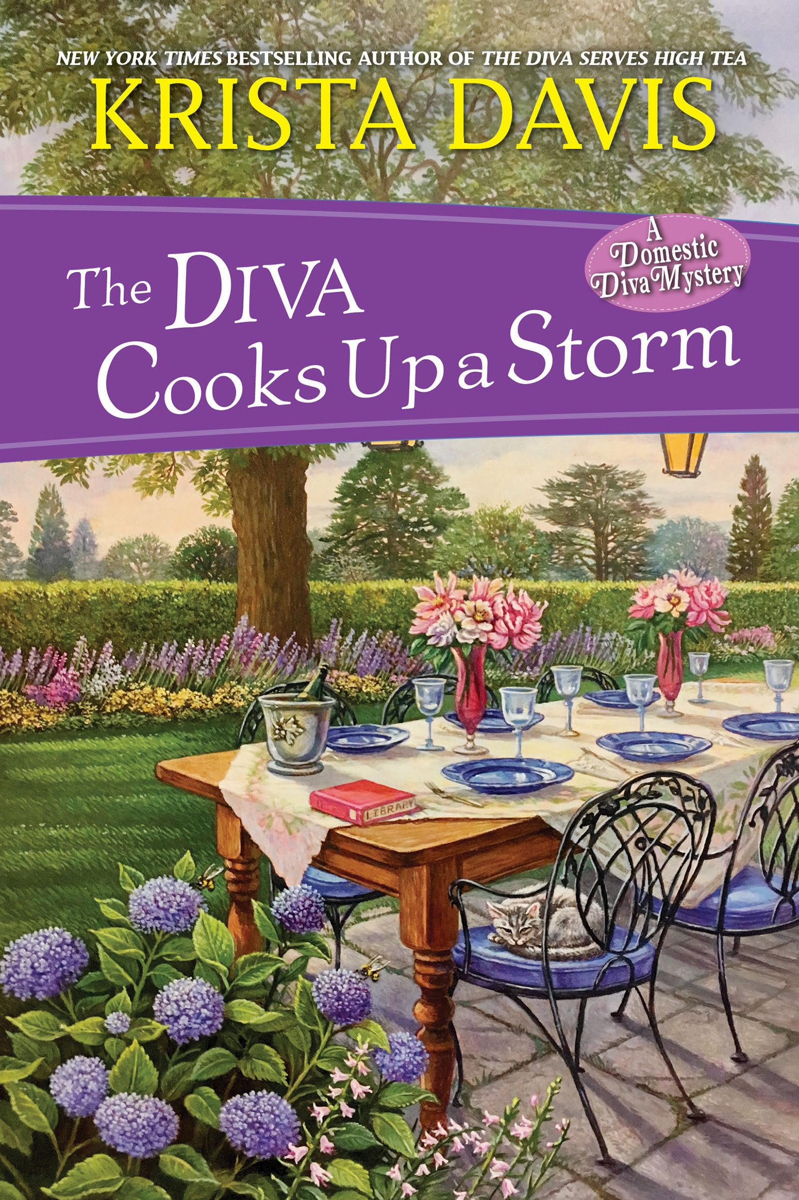 The Diva Cooks Up a Storm (A Domestic Diva Mystery, Band 11) Contemporary literature