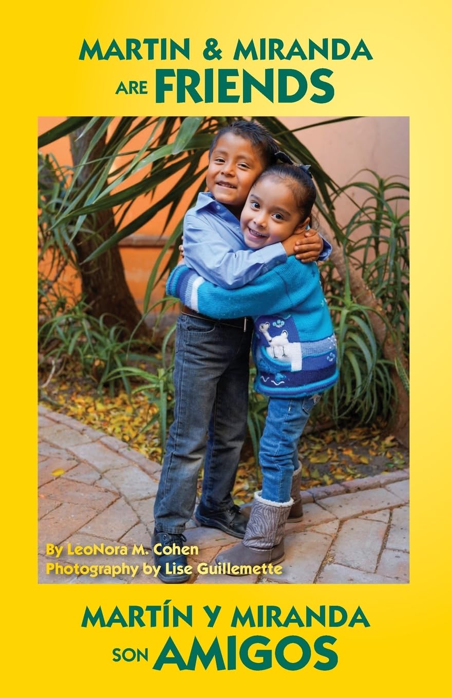 Martin and Miranda are Friends: Martín y Miranda son Amigos Non-fiction