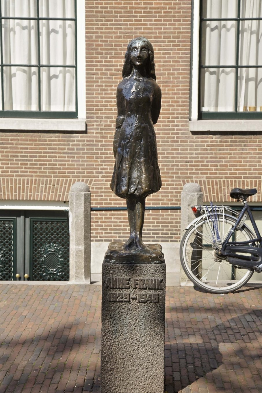 Statue of Anne Frank in Amsterdam Holland Netherlands Journal: 150 page lined notebook/diary Travel