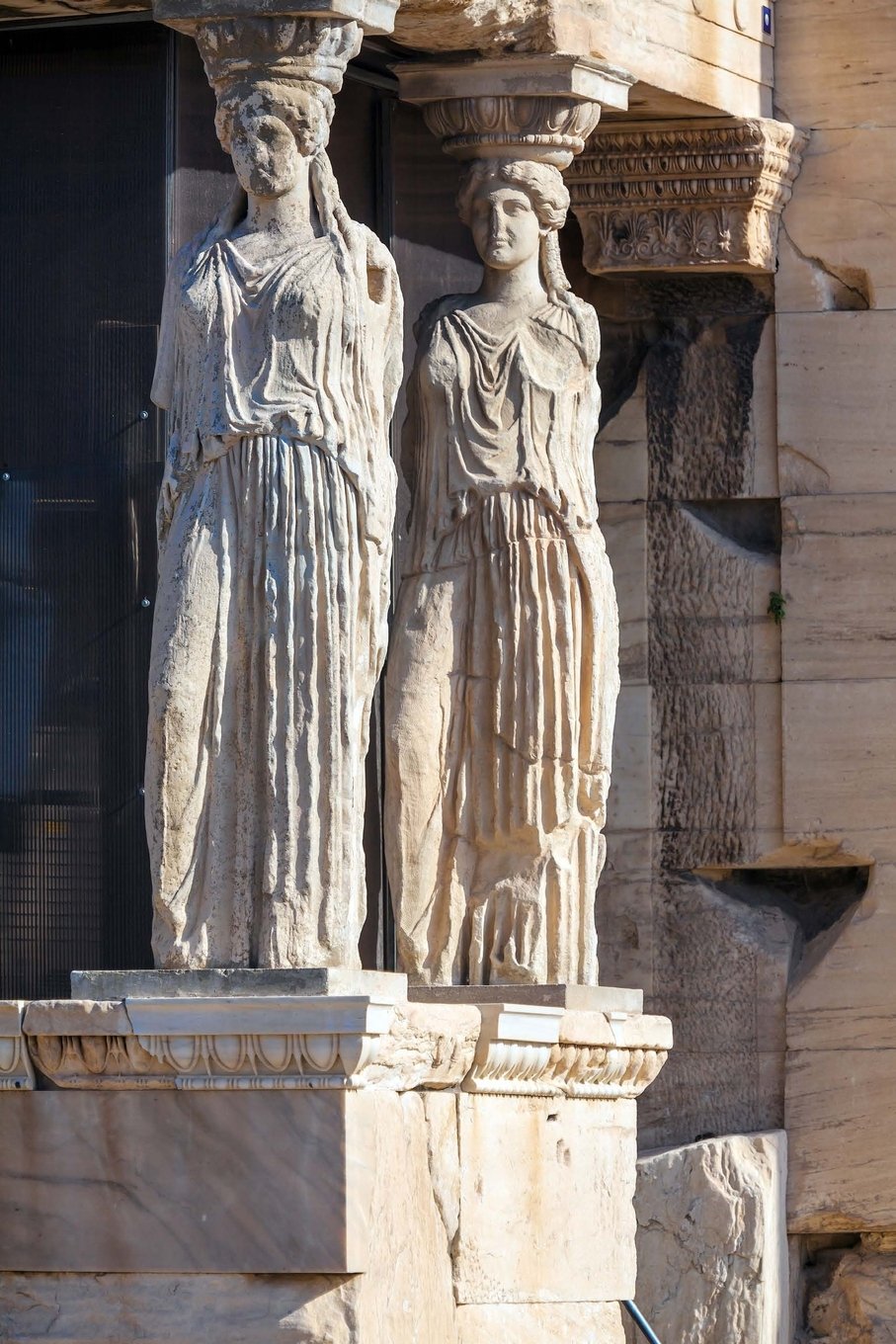 Caryatids at the Erechtheion Acropolis of Athens Greece Journal: 150 Page Lined Notebook/Diary Architecture
