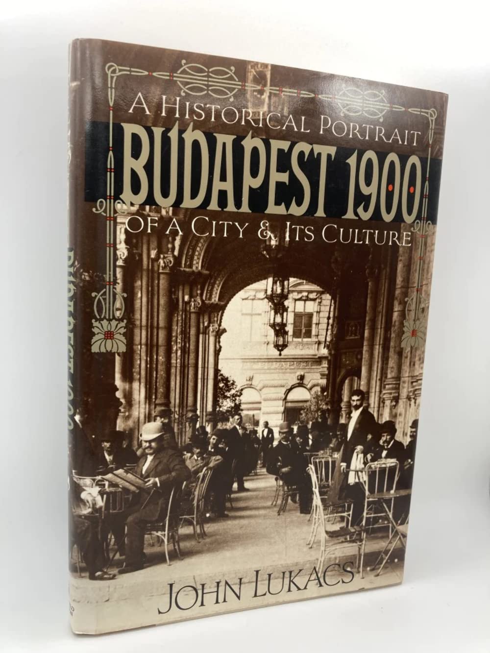 Budapest 1900: A Historical Portrait of a City and Its Culture book