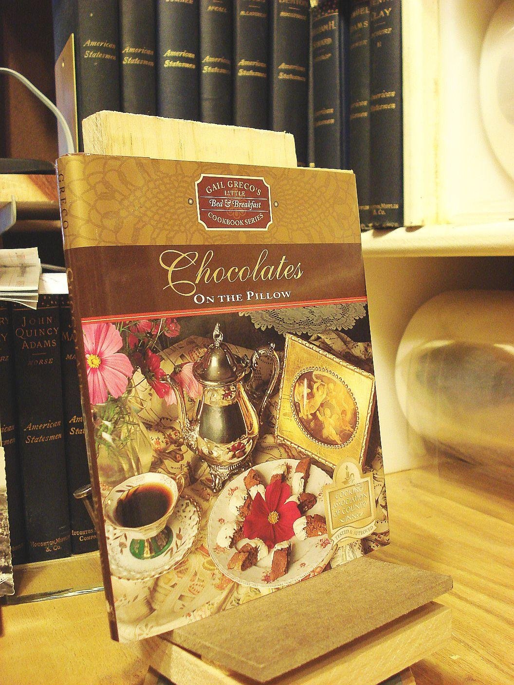 Chocolates on the Pillow (Gail Greco's Little Bed & Breakfast Cookbook Series) Leisure, Home & Garden