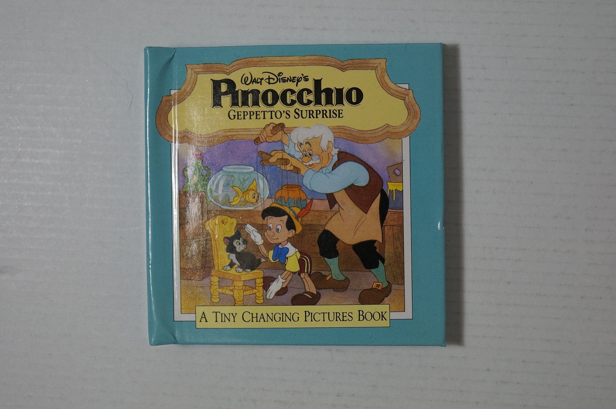 Walt Disney's Pinocchio: Geppetto's Surprise (A Tiny Changing Pictures Book) Books