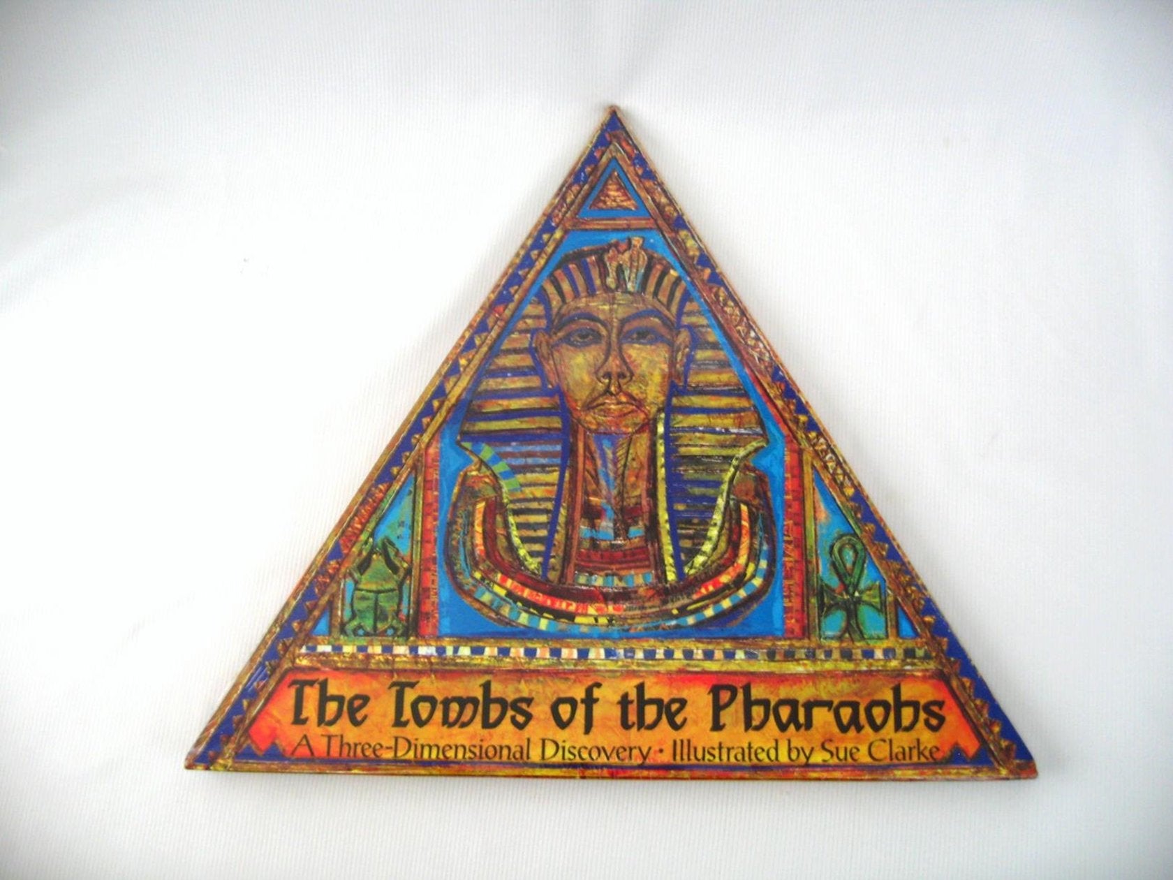 The Tombs of the Pharaohs: A Three-Dimensional Discovery Non-fiction
