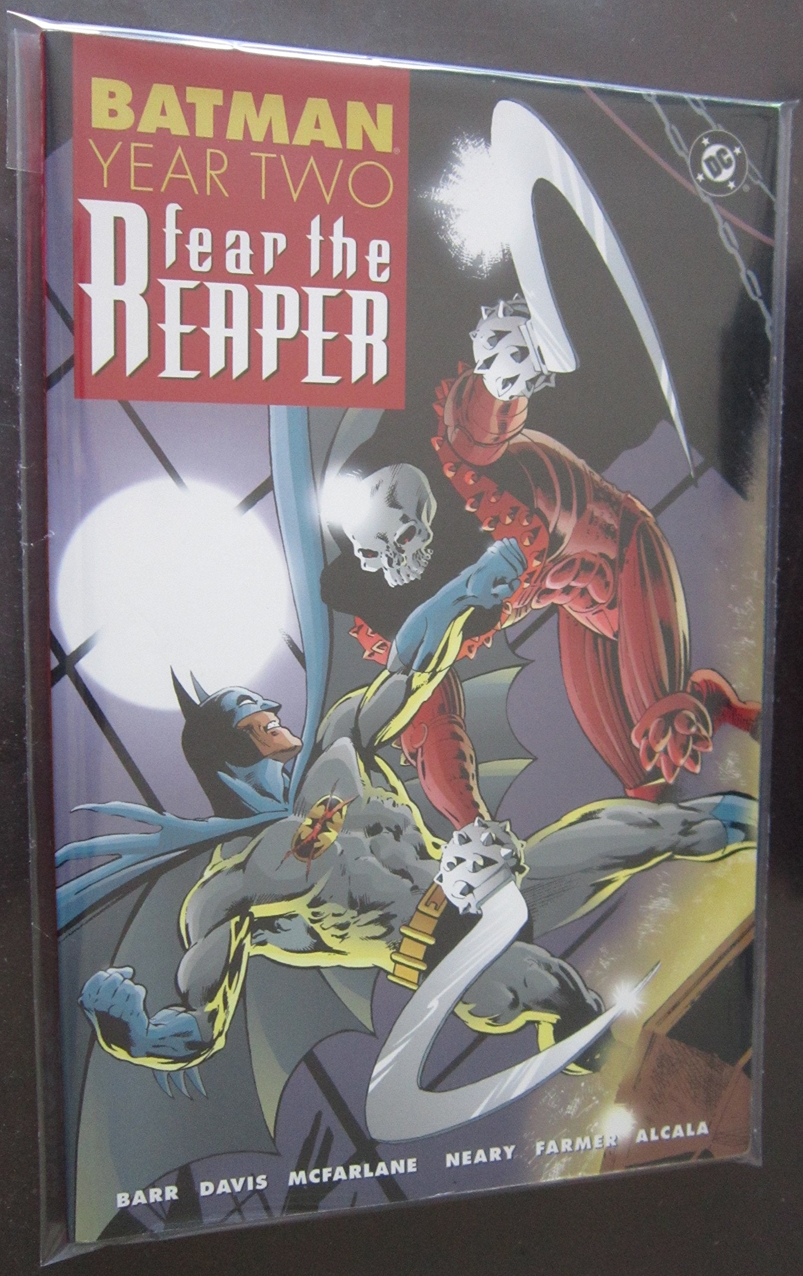 Batman: Year Two: Fear the Reaper (Batman (Graphic Novels)) Manga