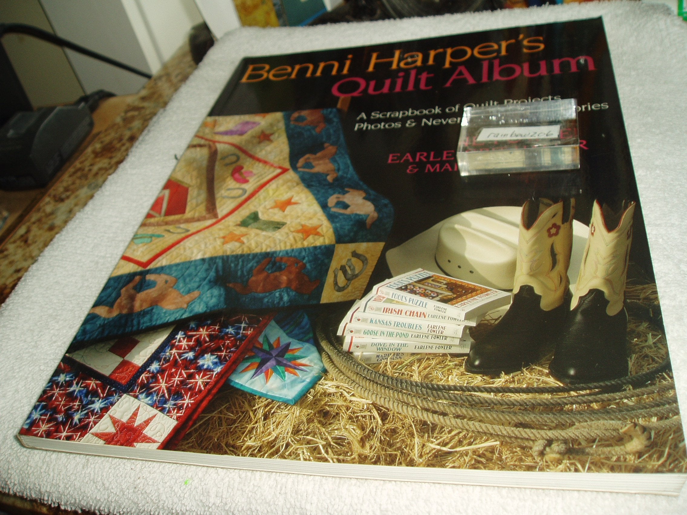 Benni Harper's Quilt Album: A Scrapbook Of Quilt Projects, Photos & Never-before-told Stories Hobbies & Crafts