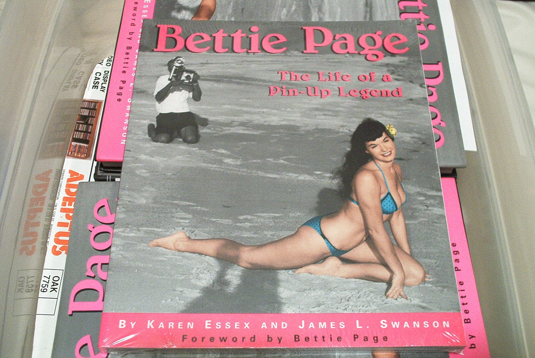 Bettie Page: The Life of a Pin-Up Legend Art & Literature