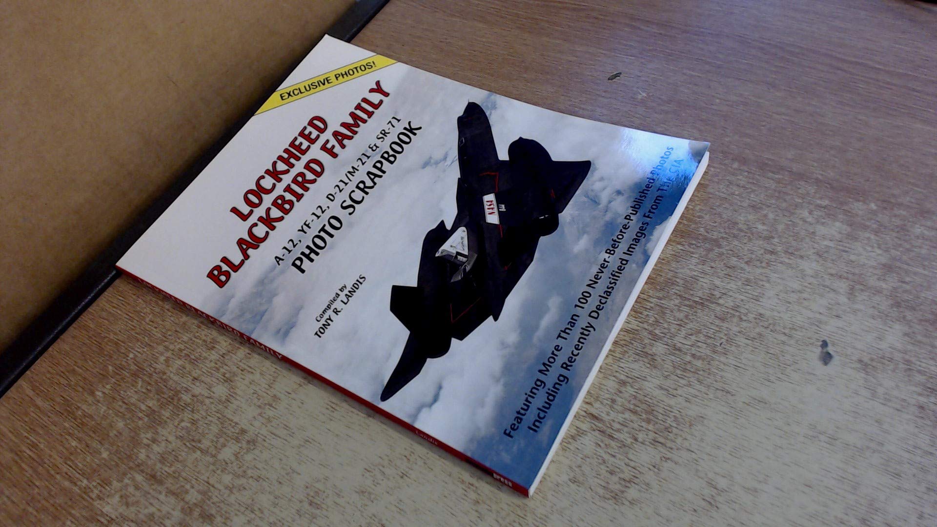 Lockheed Blackbird Family: A-12, YF-12, D-21/M-21 & SR-71 Photo Scrapbook Social Sciences