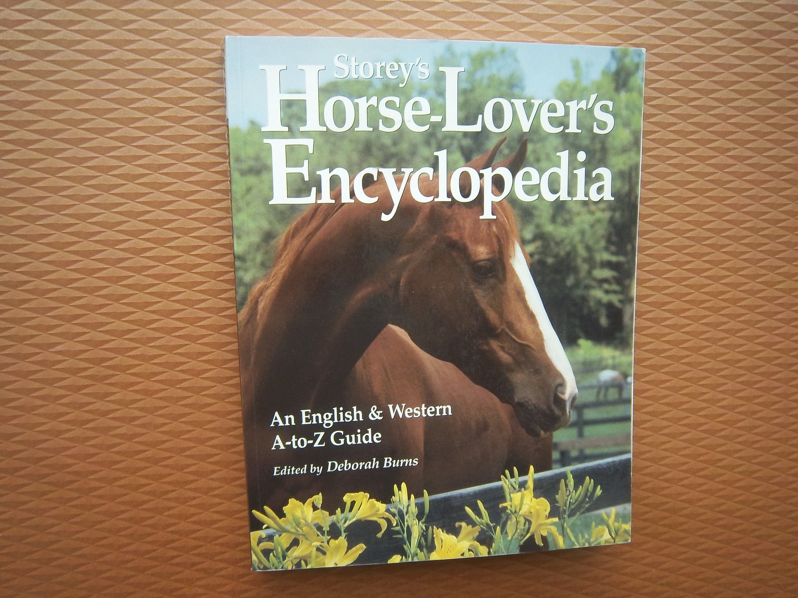 Storey's Horse-Lover's Encyclopedia: An English and Western A-To-Z Guide Medicine