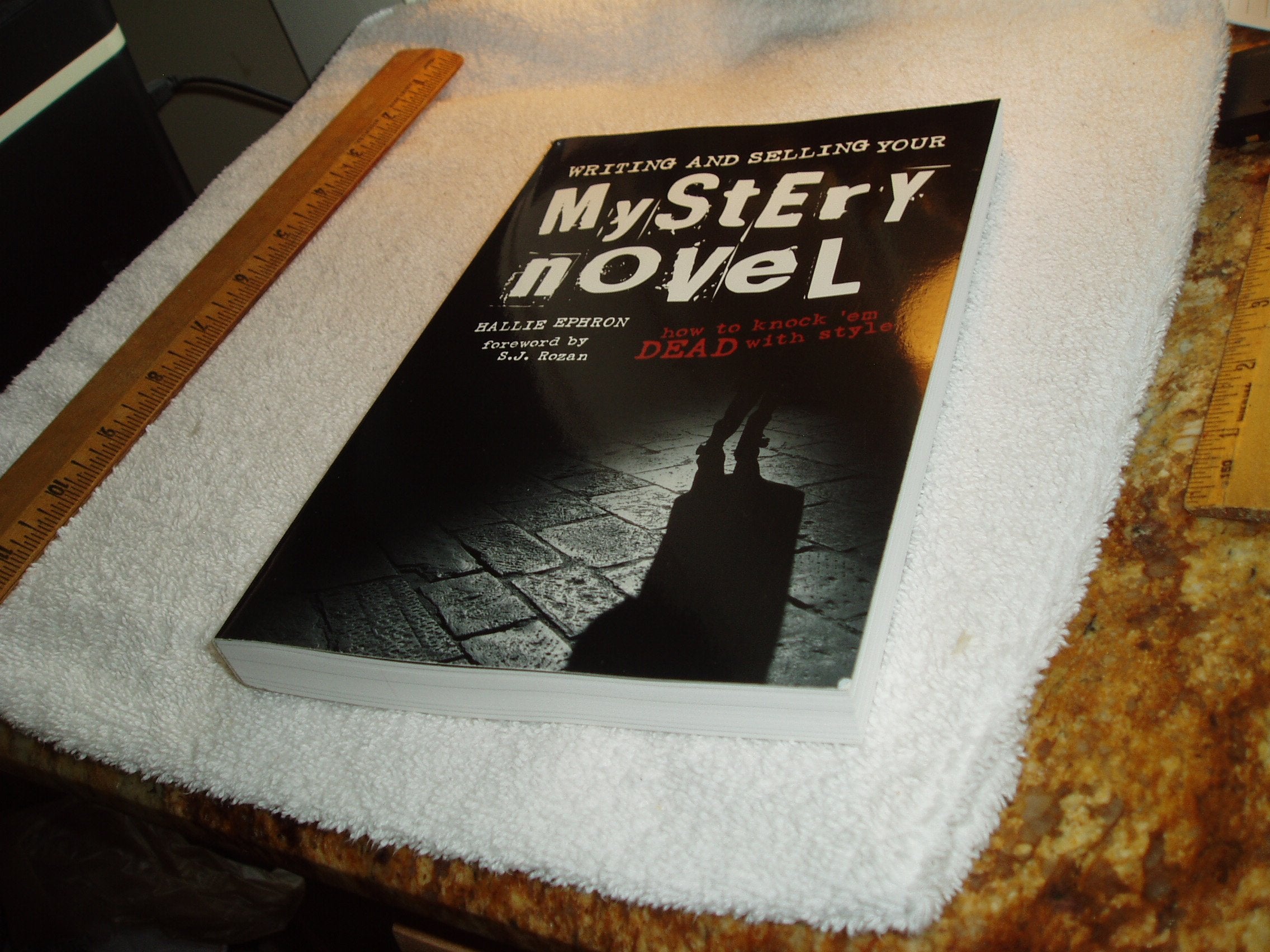 Writing and Selling Your Mystery Novel: How To Knock 'Em Dead With Style Media & Communication