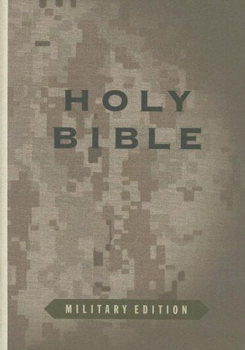 Holy Bible: Good News Translation Military Bible - Tan Digital Camouflage Cover Religion & Esotericism