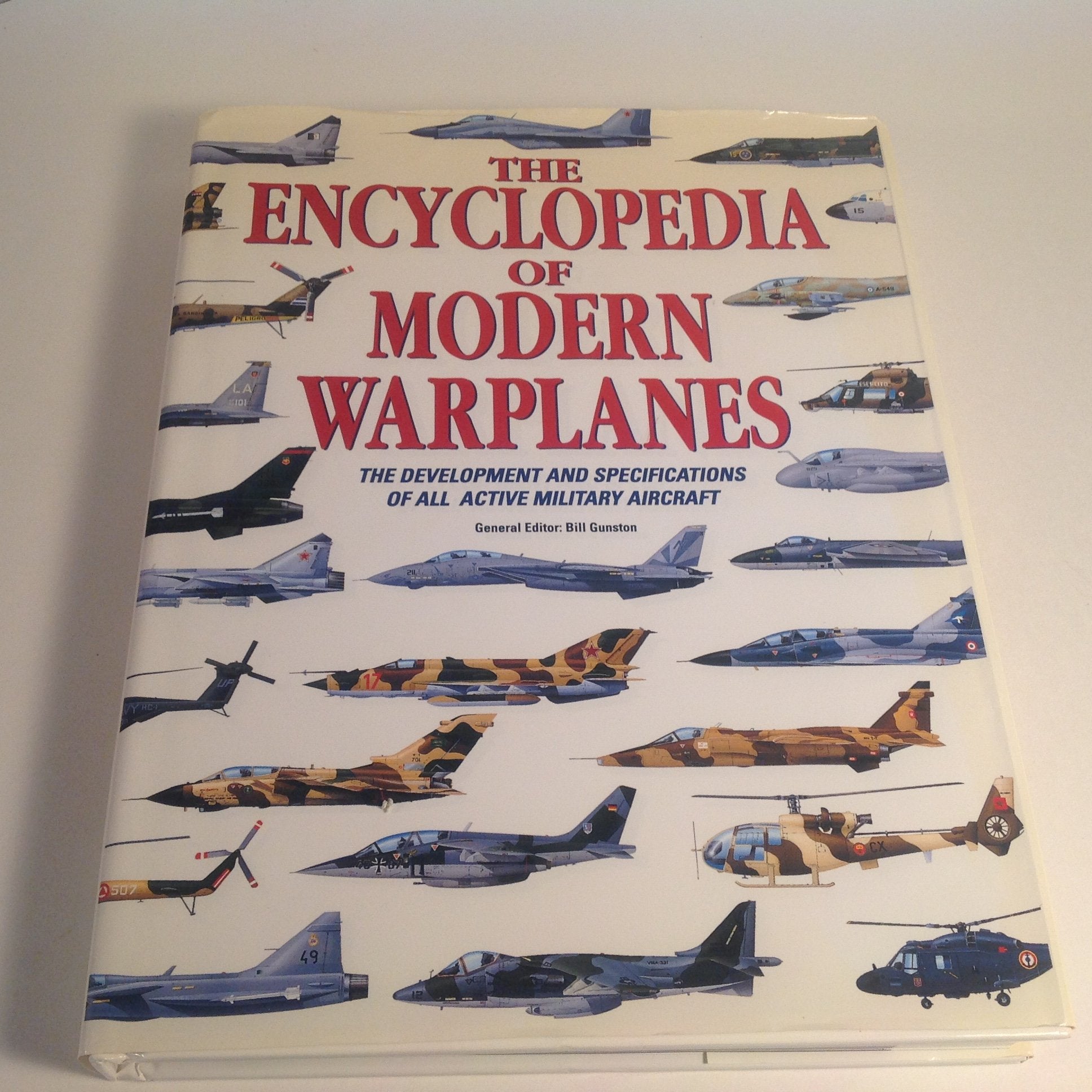The Encyclopedia of Modern Warplanes: The Development and Specifications of All Active Military Aircraft Reference Books