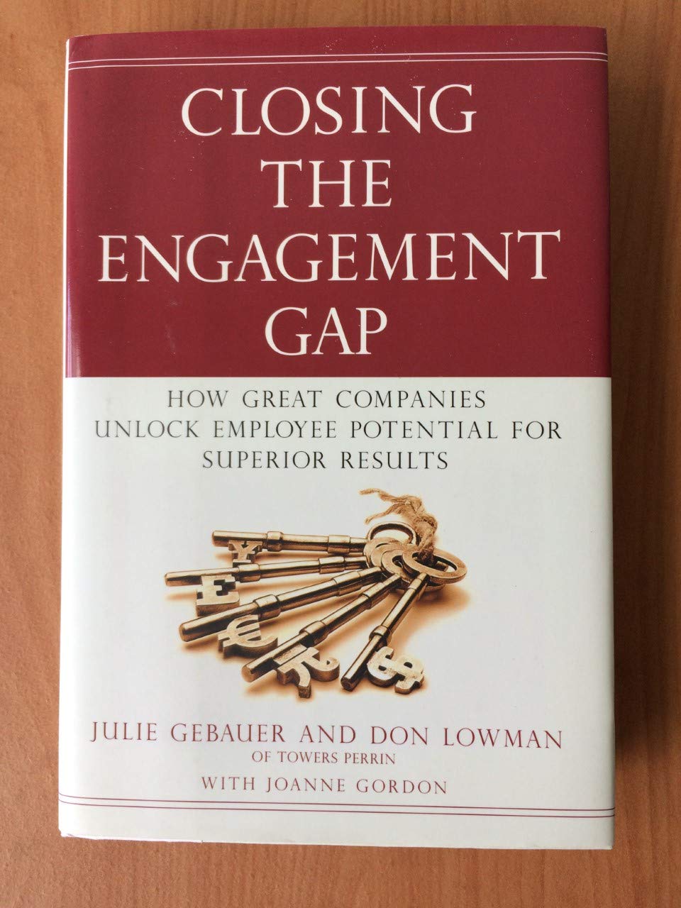 Closing the Engagement Gap: How Great Companies Unlock Employee Potential for Superior Results: How Great Companies Unleash Employee Potential for Superior Results Business, Finance & Career