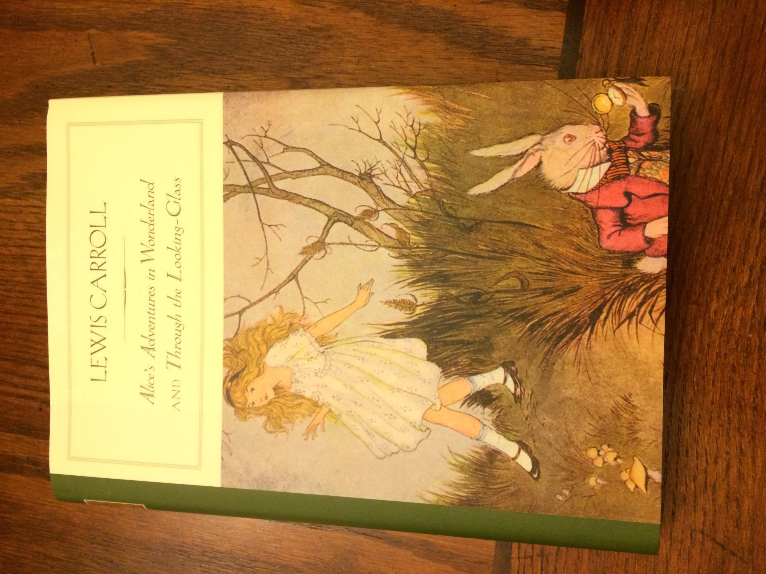 Alices Adventures in Wonderland, and Through the Looking-glass and What Alice Found There Classics