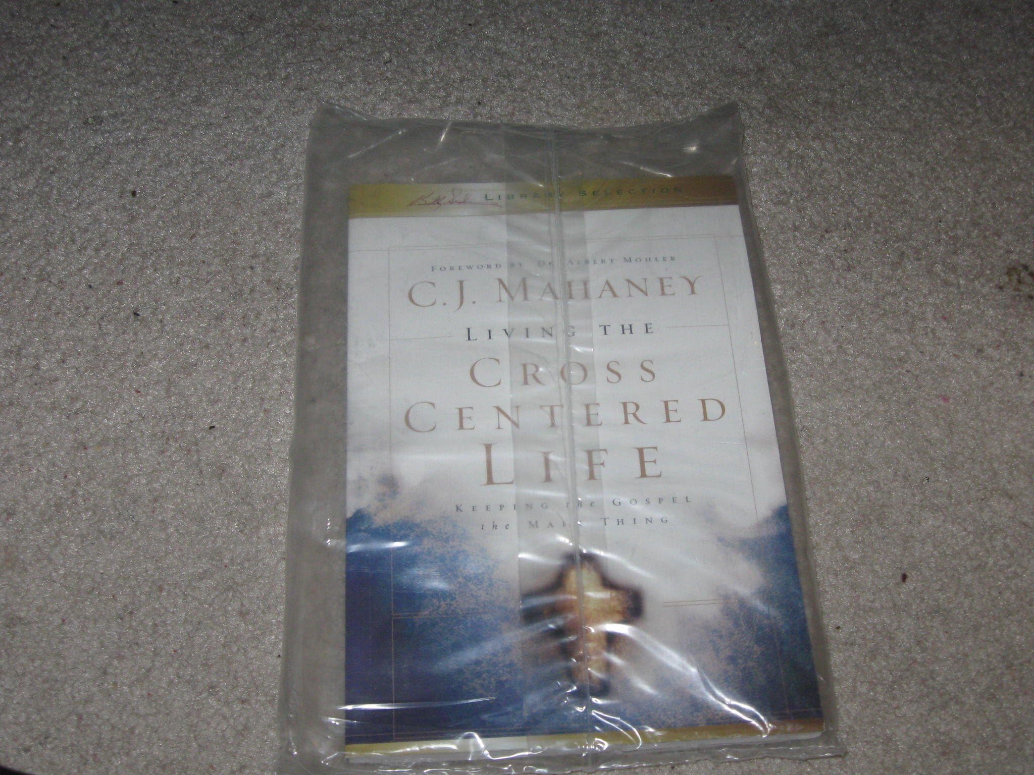 LIVING THE CROSS CENTERED LIFE KEEPING THE GOSPEL THE MAIN THING (BILLY GRAHAM LIBRARY SELECTION) Books