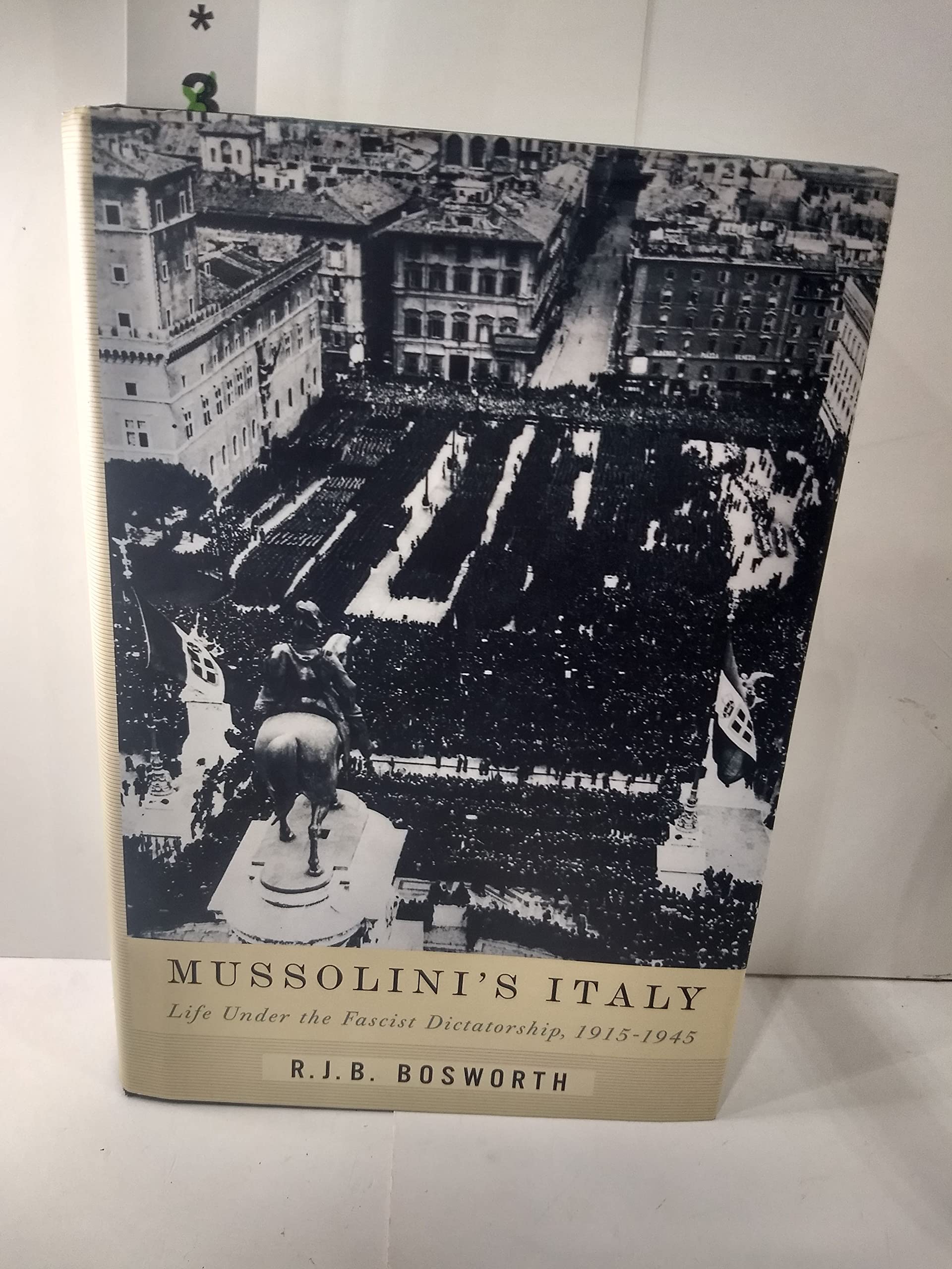 Mussolini's Italy: Life Under the Fascist Dictatorship, 1915-1945 Politics & History