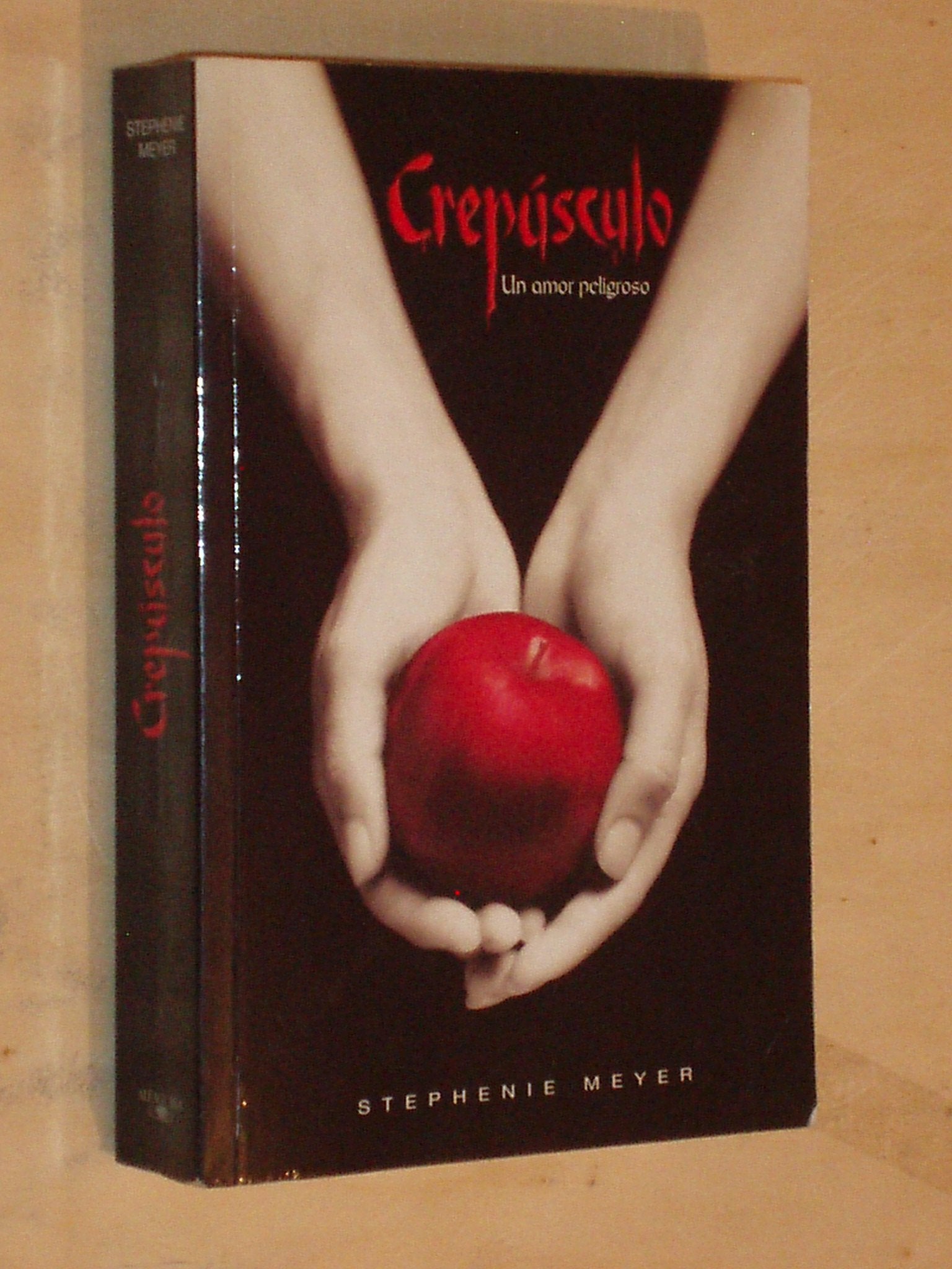 Crepúsculo: un amor peligroso / Twilight/ A Dangerous Love Romance