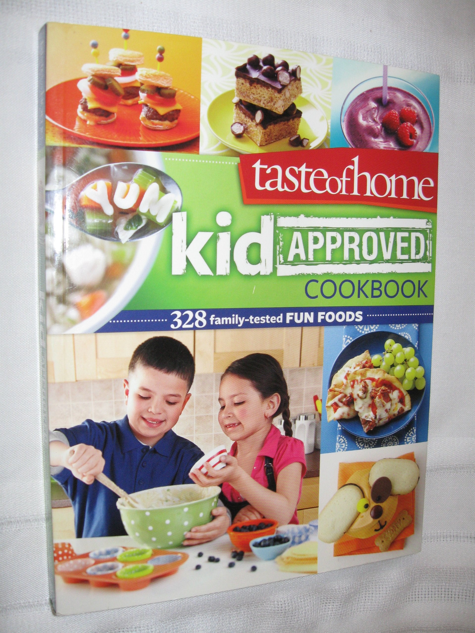 Taste of Home Kid Approved Cookbook 328 Family-tested Fun Foods (A taste of Home/Reader's Digest Book) Books
