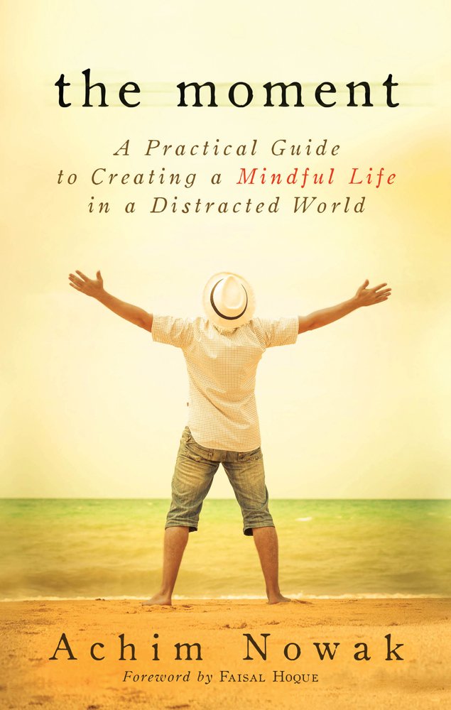 The Moment: A Practical Guide to Creatring a Mindful Life in a Distracted World: A Practical Guide to Creating a Mindful Life in a Distracted World Lifestyle