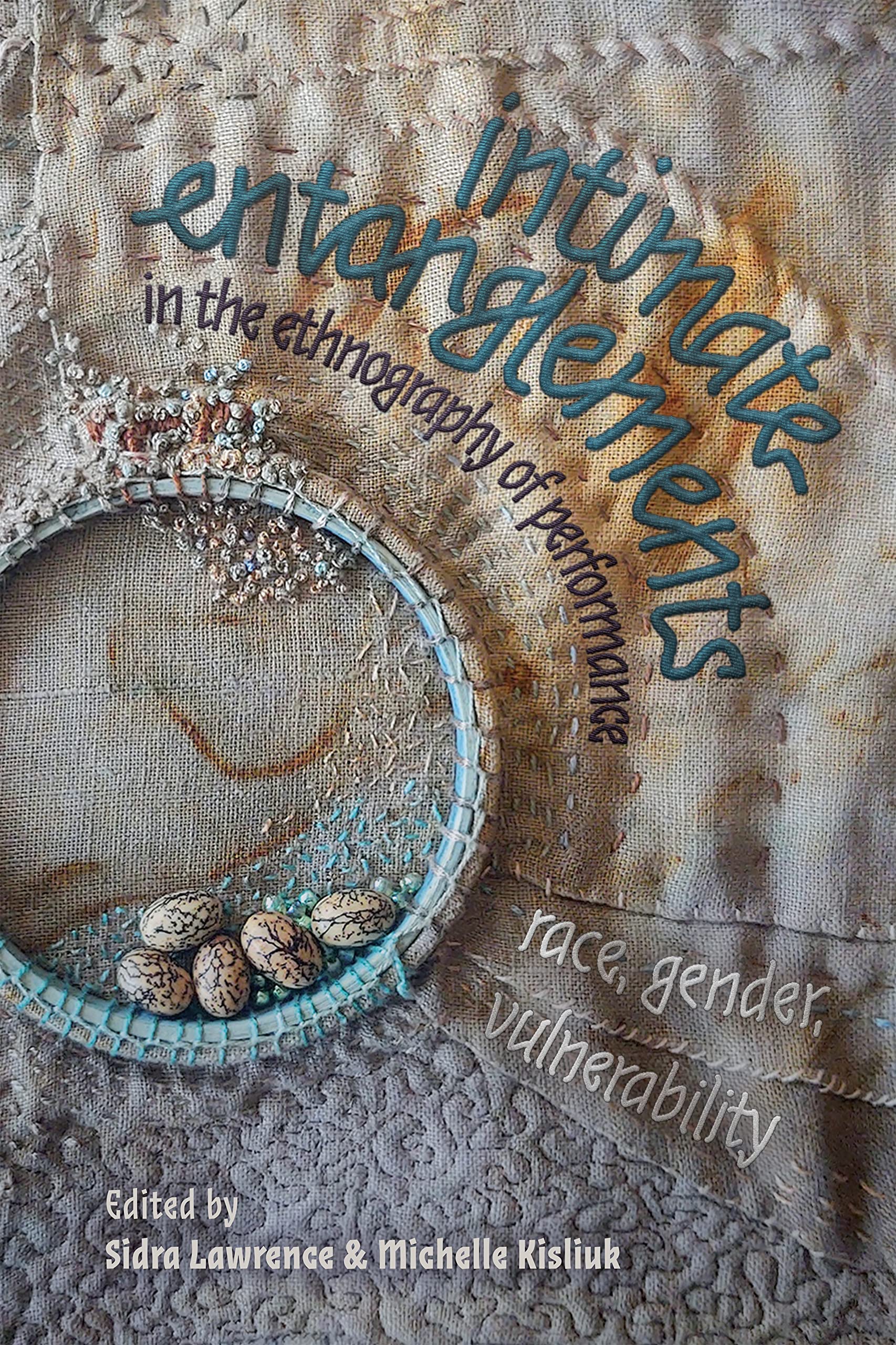 Intimate Entanglements in the Ethnography of Performance Social Sciences