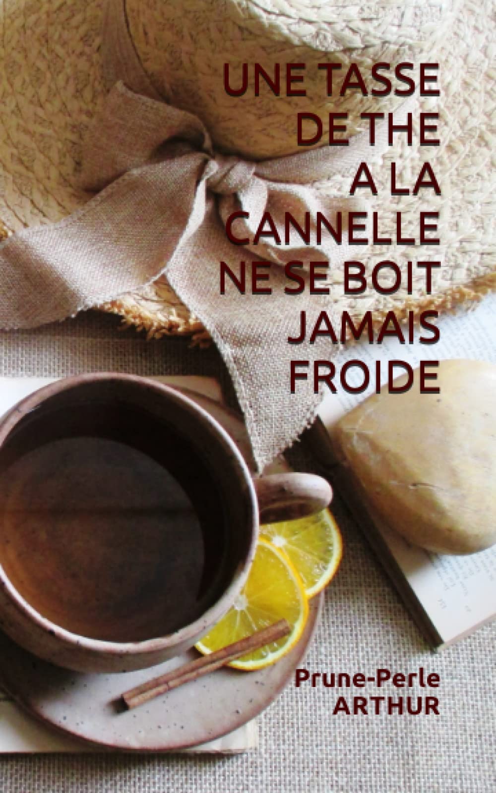 UNE TASSE DE THE A LA CANNELLE NE SE BOIT JAMAIS FROIDE book