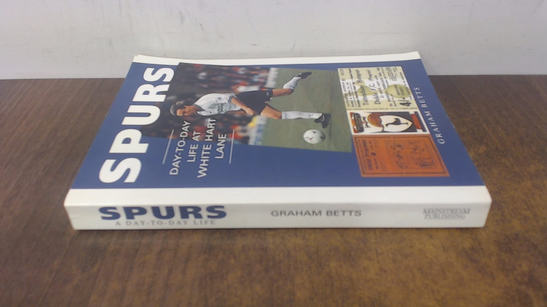 Spurs: Day-to-day Life at White Hart Lane (A day-to-day life) book