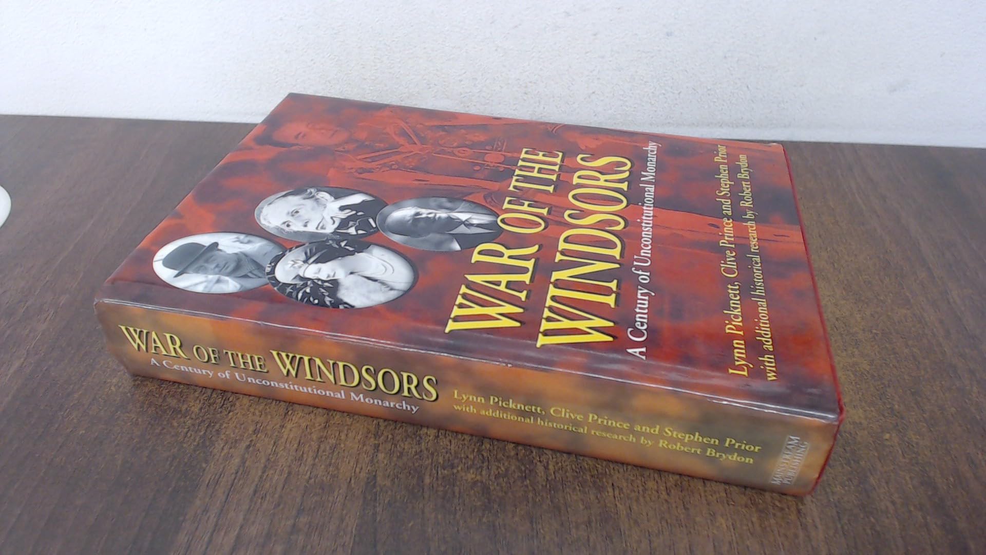 War Of The Windsors: A Century Of Unconstitutional Monarchy Biographies & Memoirs