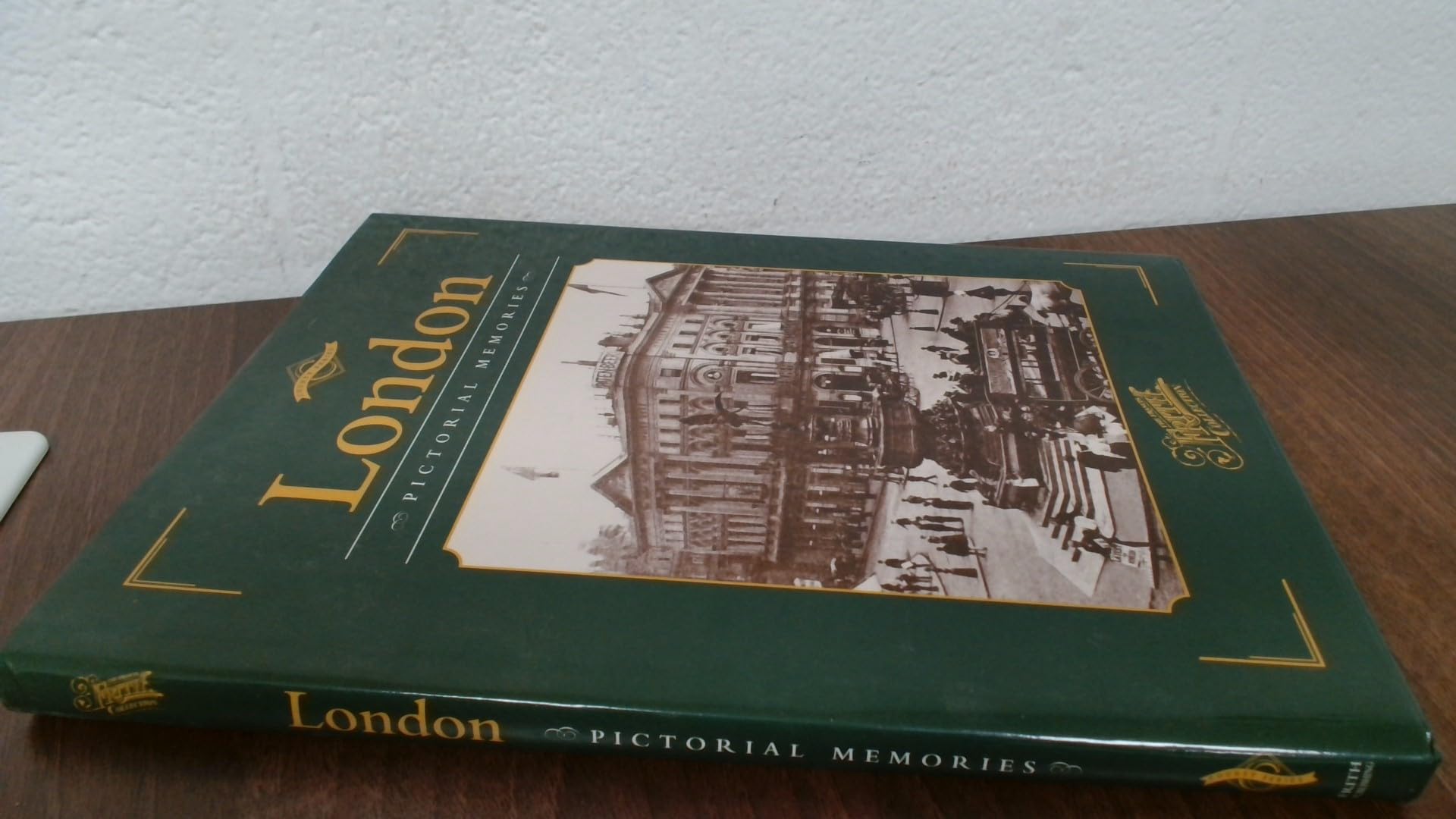 London (County Series: Pictorial Memories) Travel
