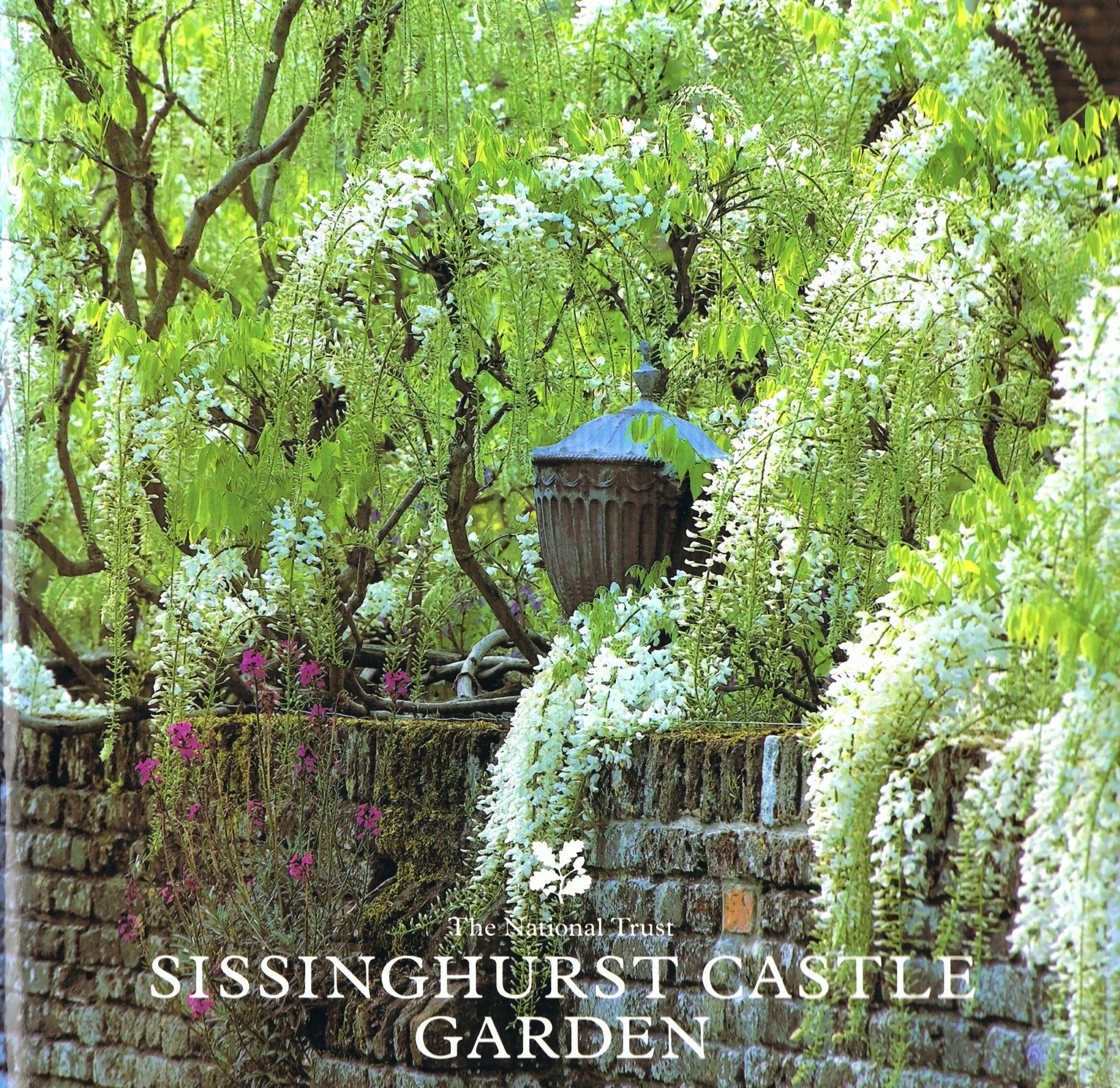 Sissinghurst Castle Garden (Kent) (National Trust Guidebooks) Leisure, Home & Garden