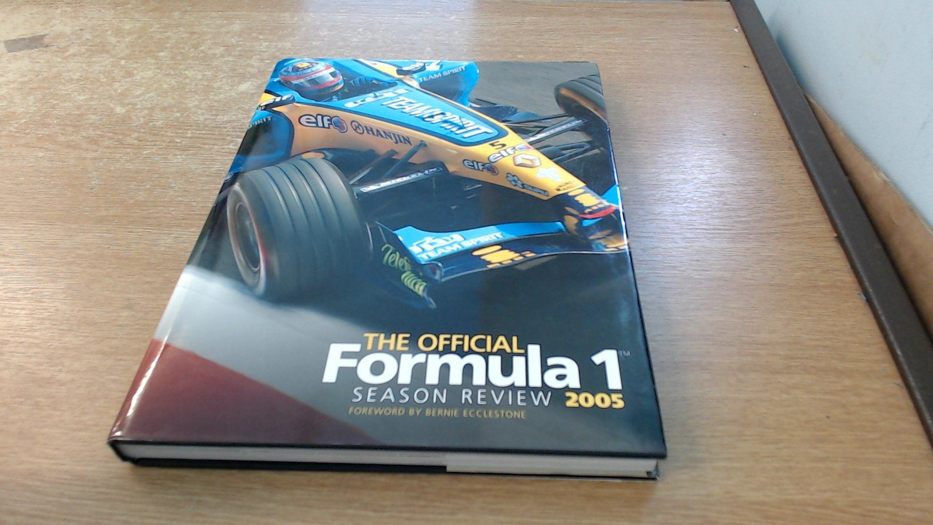 The Official Formula 1 Season Review 2005: Foreword by Bernie Ecclestone Business & Technology