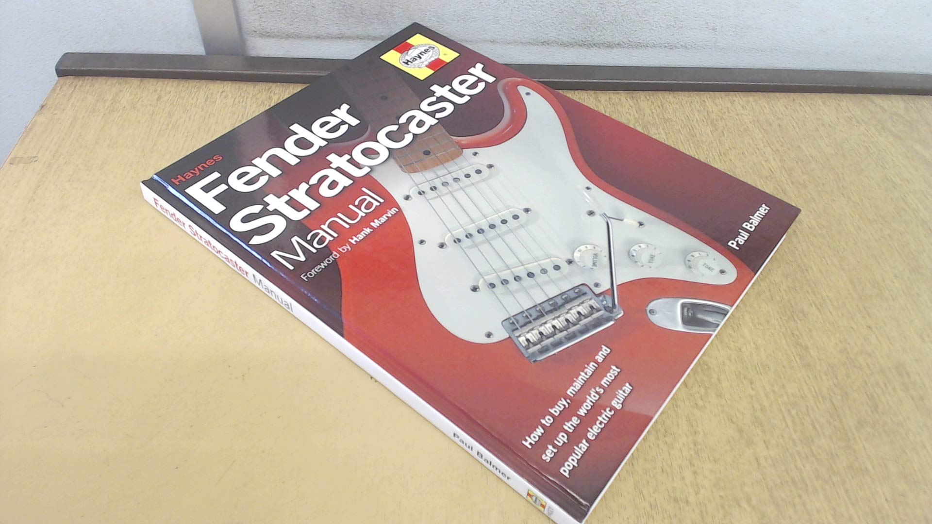 Fender Stratocaster Manual: How to buy, maintain and set up the world's most popular electric guitar. Foreword by Hank Marvin Sheet Music