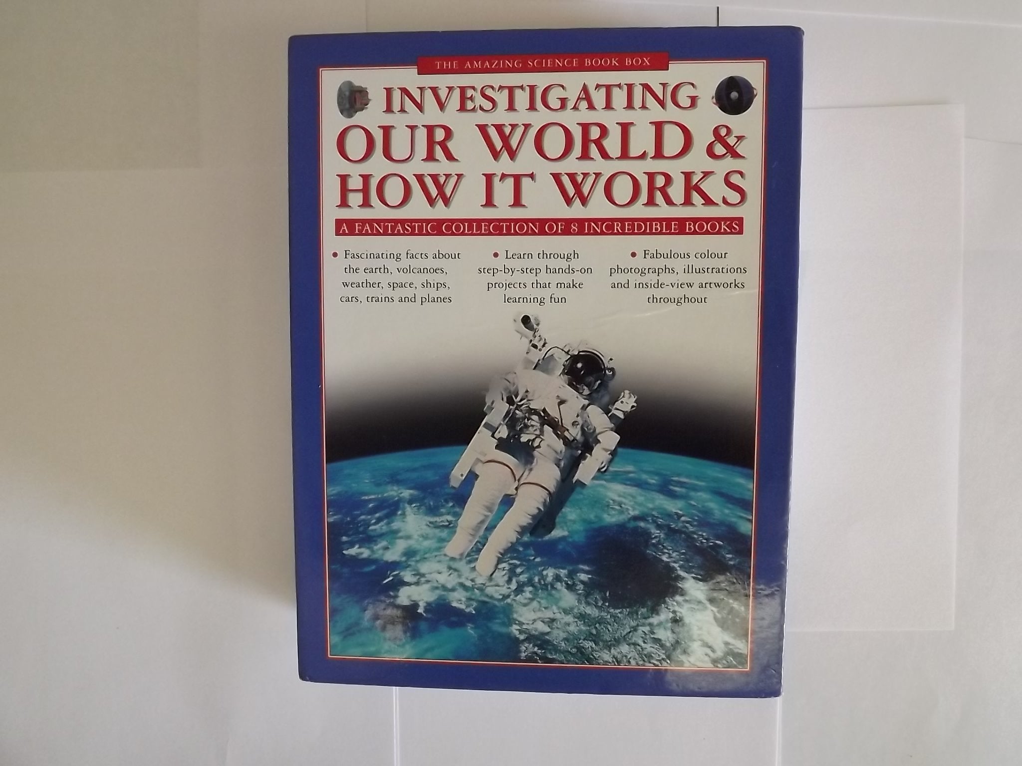 The Amazing Science Book Box : Investigating Our World & How It Works Books