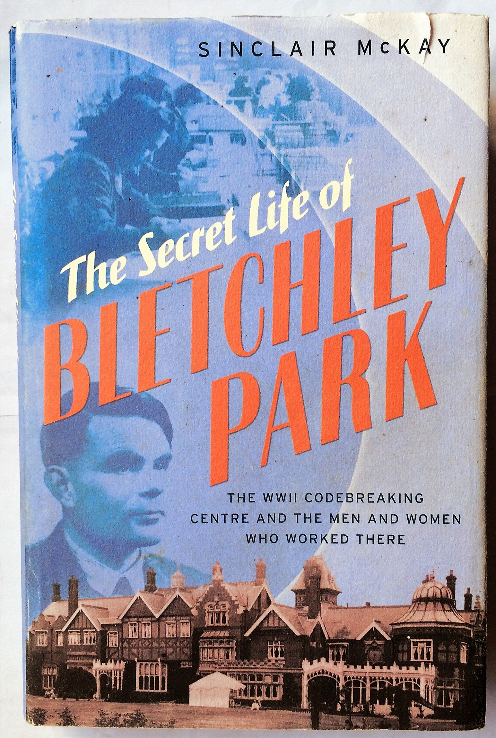 The Secret Life of Bletchley Park: The History of the Wartime Codebreaking Centre by the Men and Women Who Were There Politics & History