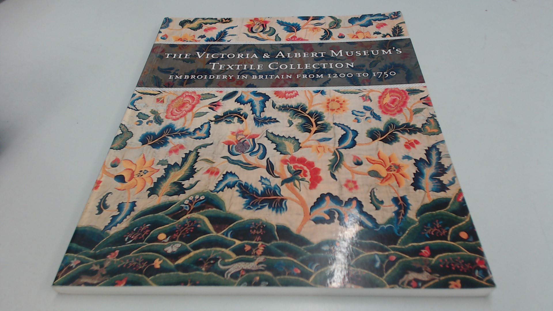 Embroidery in Britain, 1200-1750 (The Victoria & Albert Museum's textile collection) Film, Art & Culture