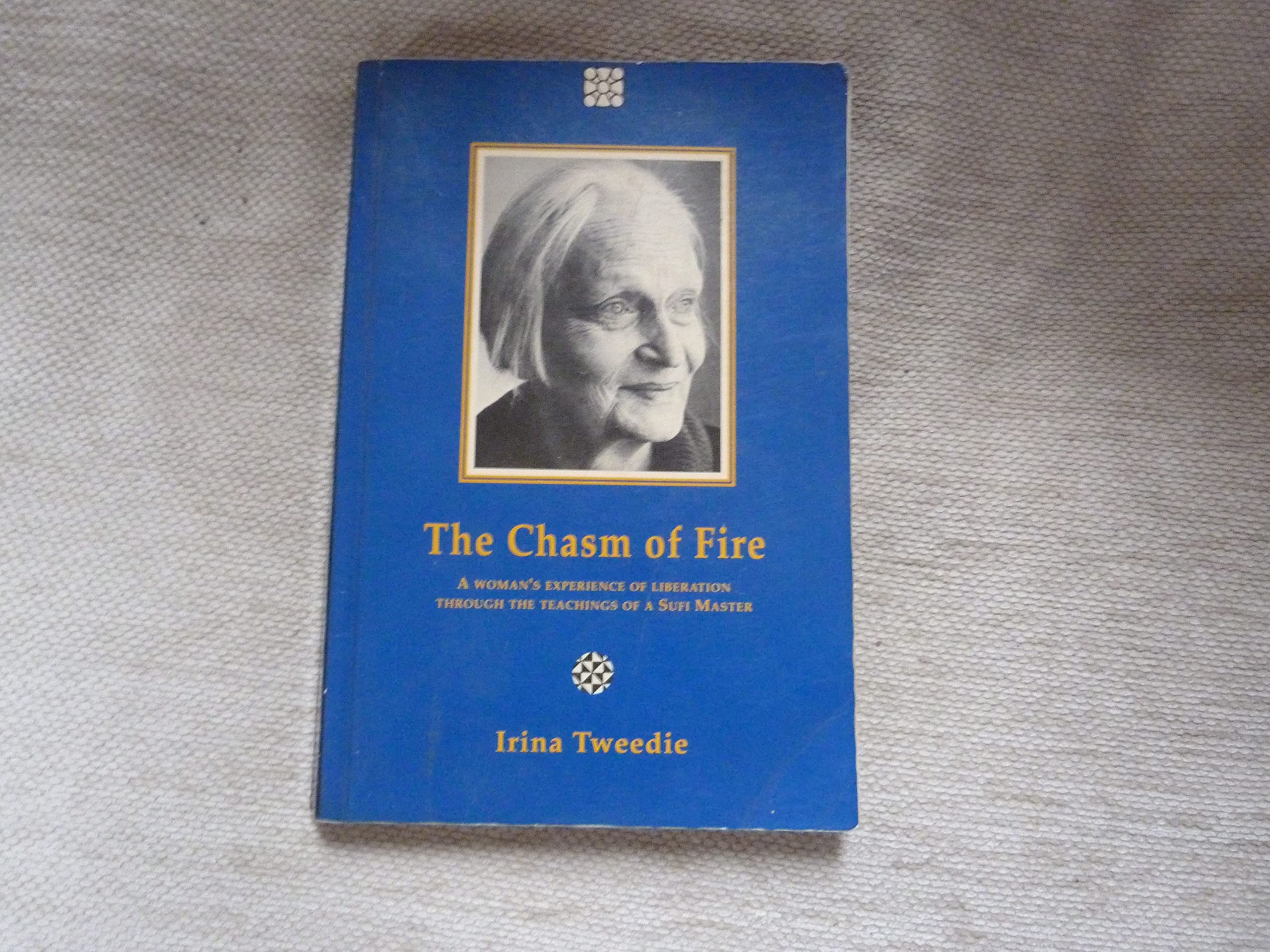 The Chasm of Fire: A Woman's Experience With the Teachings of a Sufi Master: A Woman's Experience of Liberation Through the Teachings of a Sufi Master (Element Classic Editions) Books