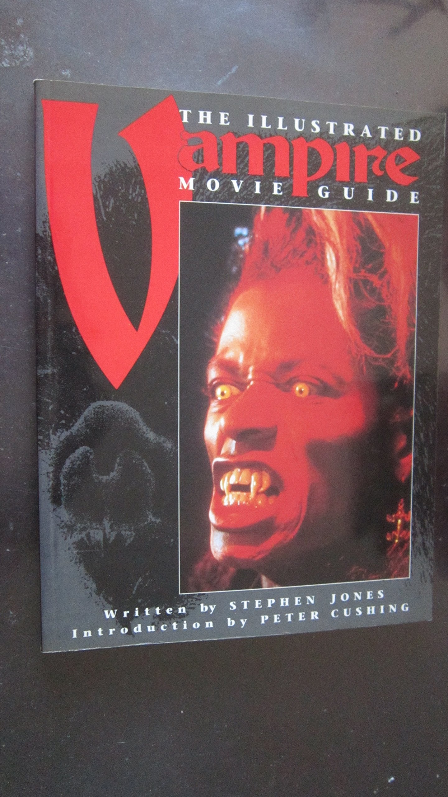The Illustrated Vampire Movie Guide (Illustrated movie guide series) Film, Art & Culture