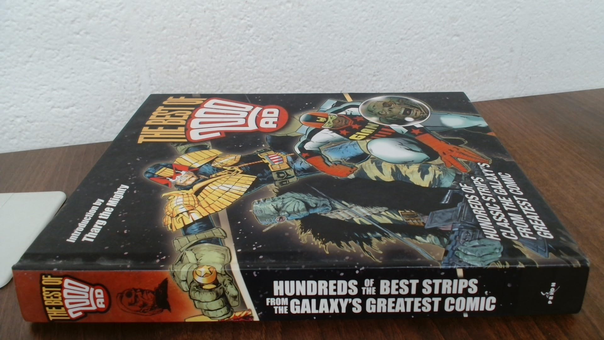 The Best of 2000 AD: Hundreds of Classic Strips from the Galaxy's Greatest Comic Contemporary literature