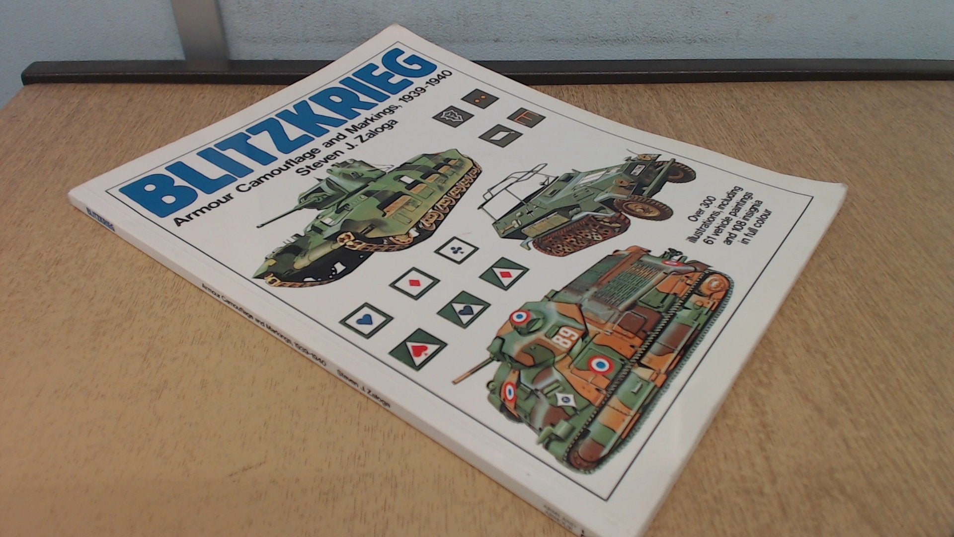 Blitzkrieg: Armour Camouflage and Markings, 1939-1940: Armour, Camouflage and Markings, 1939-40 (Armour, camouflage & markings series) Social Sciences